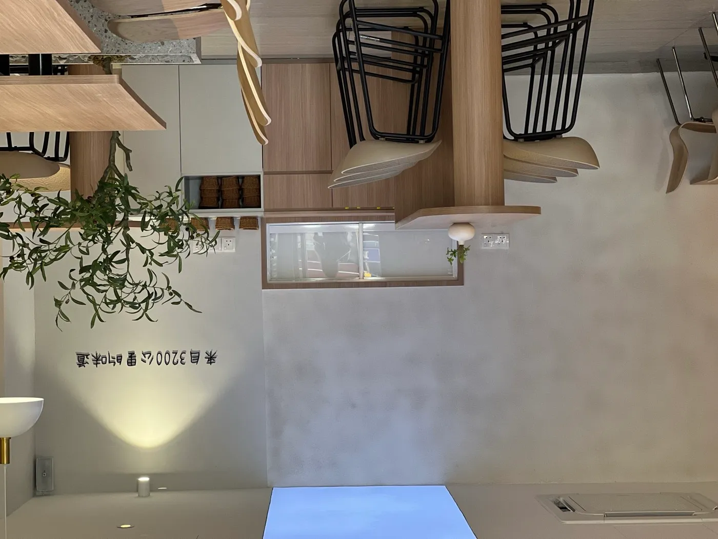 Hoja Restaurant interior